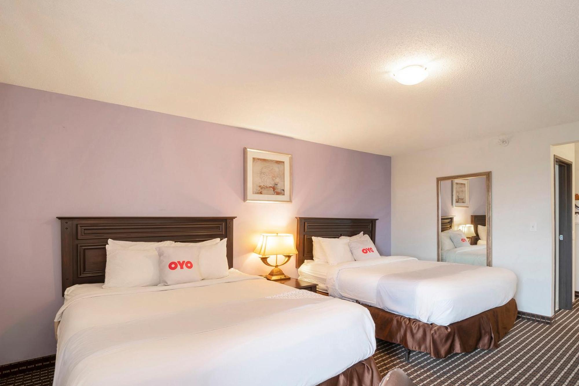Готель Oyo Townhouse Houston Airport North Екстер'єр фото