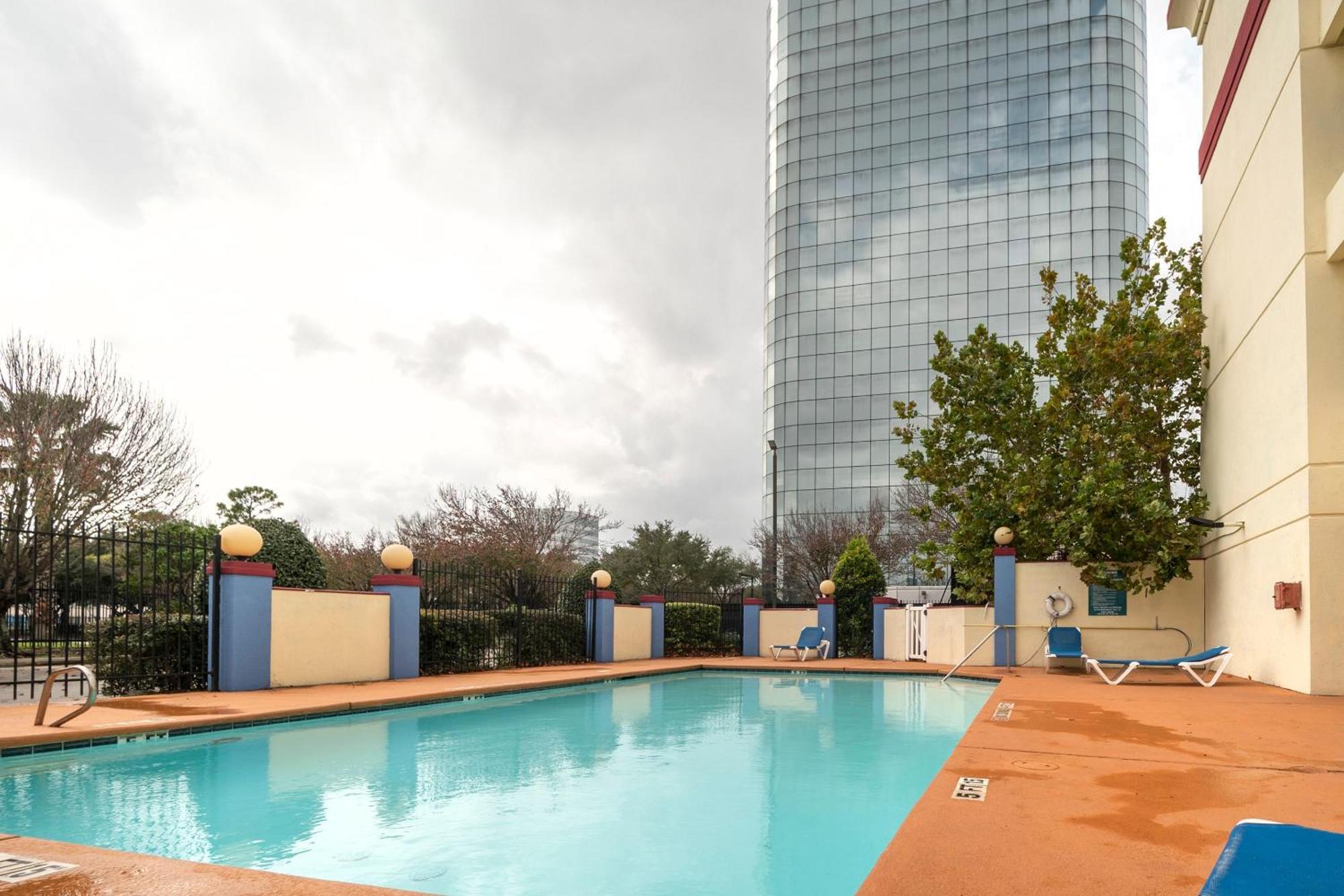 Готель Oyo Townhouse Houston Airport North Екстер'єр фото
