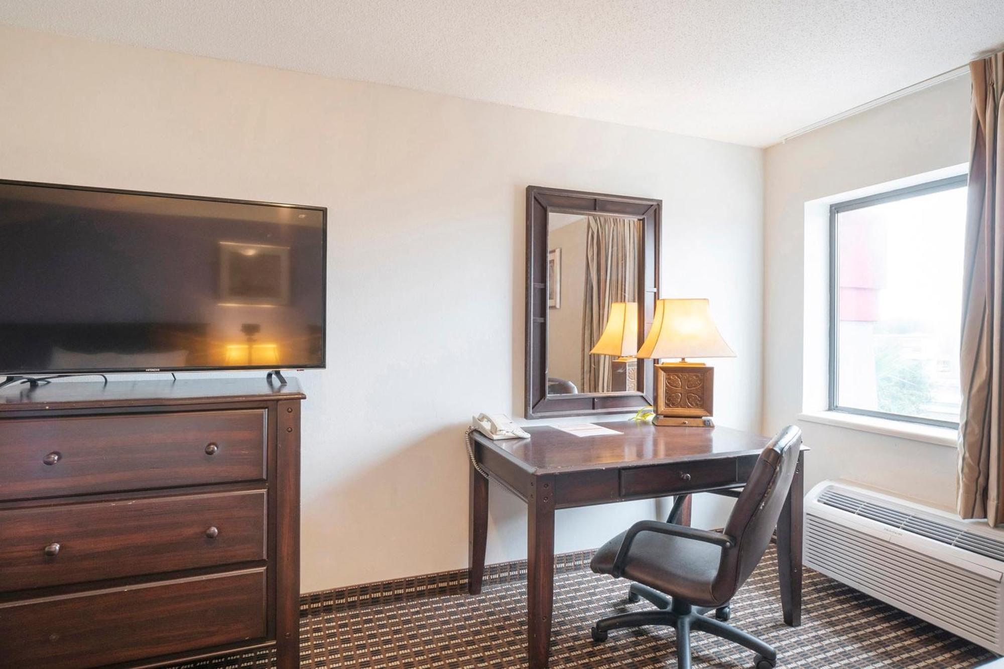 Готель Oyo Townhouse Houston Airport North Екстер'єр фото